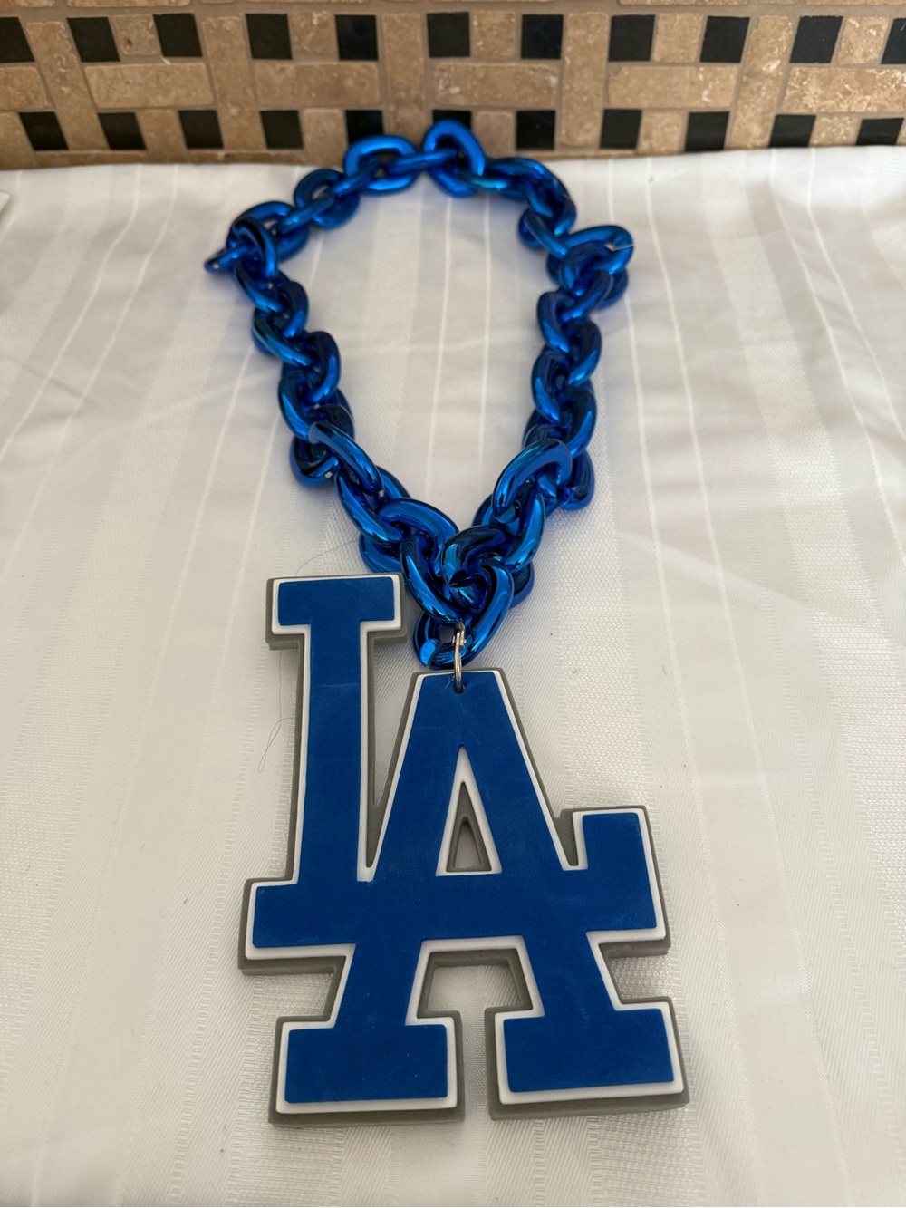 Wore once Los Angeles Blue LA Pendant Chain Necklace